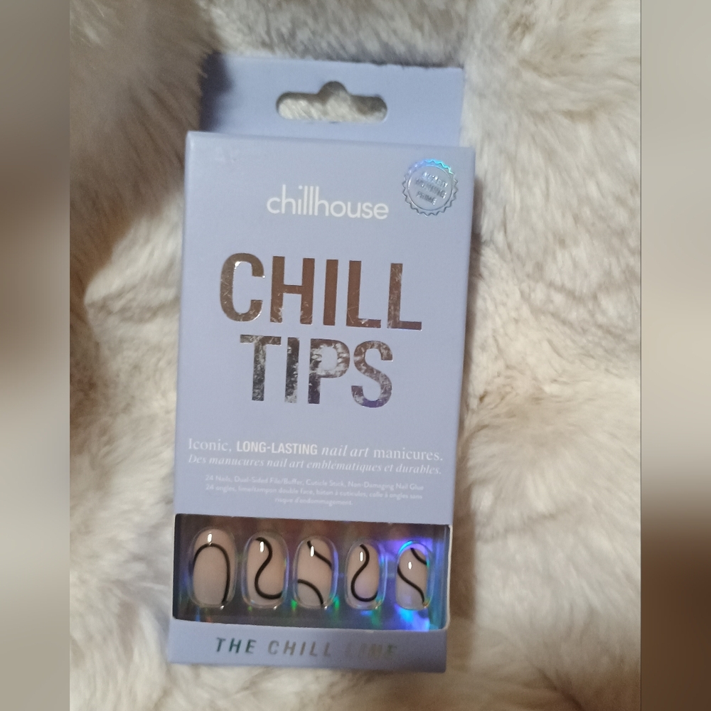 Chill House  "The Chill Line". Swirl Press-On Nails